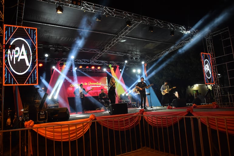 Grupo Caazapá Folk se presentó con éxito en la megafiesta de la Juventud de Caazapá.