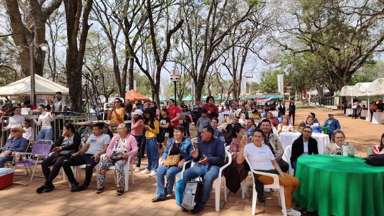 La familias aprovecharon el domingo para visitar Altos y disfrutar del festival.