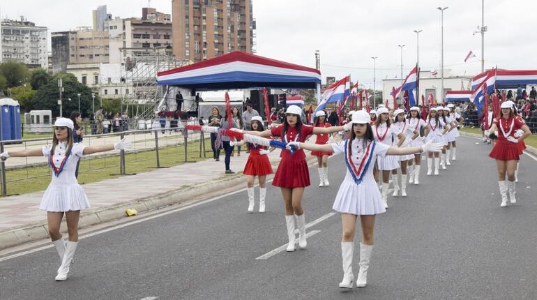 Imagen de archivo: desfile por las Fiestas Patrias. 