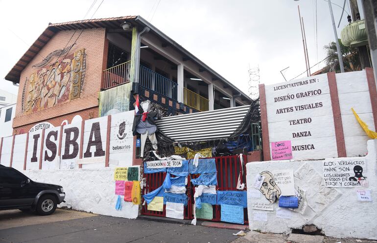 La toma del ISBA en contra de la ley HC continúa.