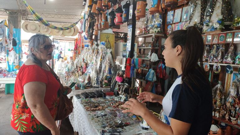 Comerciantes de artesanía y diferentes rubros ya está ubicados en los principales lugares de Caacu7pé como Tupasy Ykuá y los alrededores de Basílica.