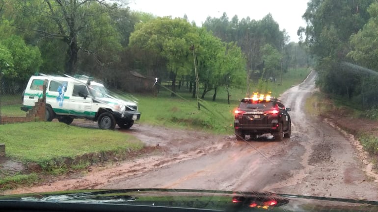 Antes de la primera pasada del Petrobras Rally del Paraguay, las condiciones del piso en los tramos ya estaban complicadas por la lluvia. (Foto de la organización).