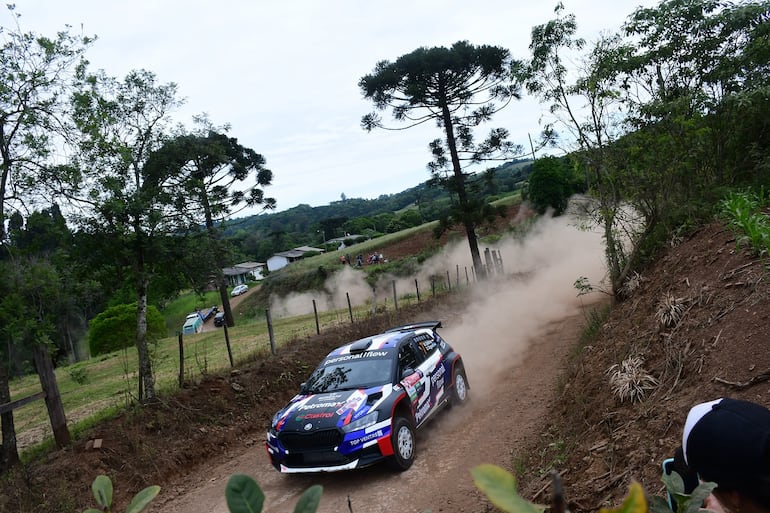 Gran performance de Migue Zaldívar y Diego Cagnotti (Škoda Fabia RS Rally2) quienes escoltaron en esta ocasión a los vencedores Fau y Marcelo, para el sensacional 1-2 del equipo MZ Racing.