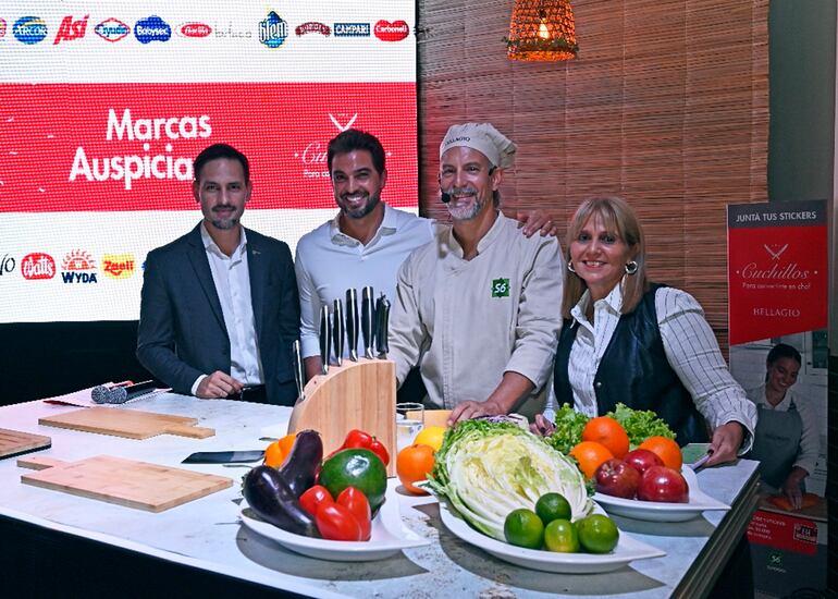 Mario Goia, Carlos Ortellado, el chef Peta Rüger y Patricia Chapp en el lanzamiento de “Cuchillos para convertirte en Chef”.