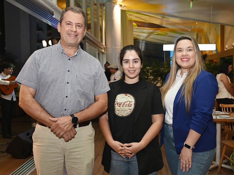 Paul Grimm, Ana Ramírez y Blanca Rivarola. 