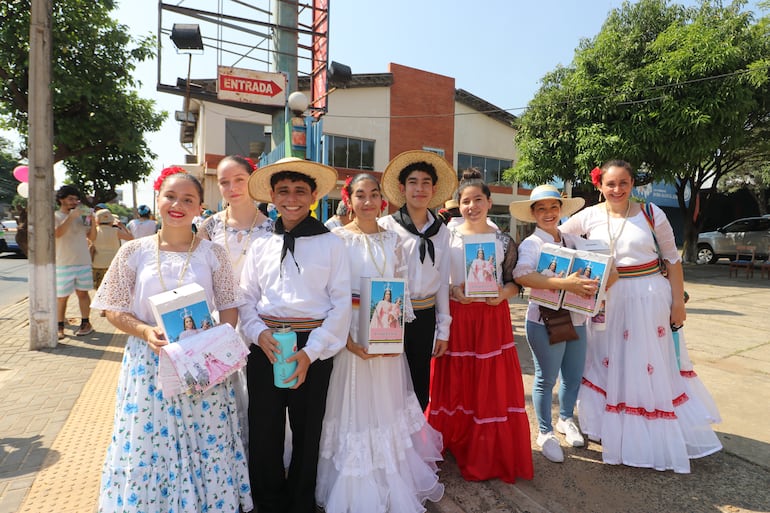 Artistas devotos de la Virgen del Rosario de Luque.