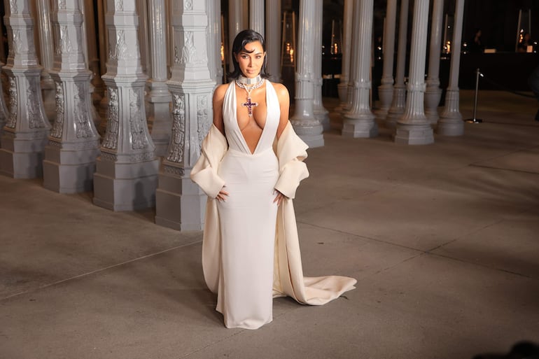 Kim Kardashian fue otra celebridad que asistió a la Gala Anual de Arte+Cine del Museo de Arte del Condado de Los Ángeles (LACMA) en Los Ángeles. (EFE/EPA/DAVID SWANSON)
