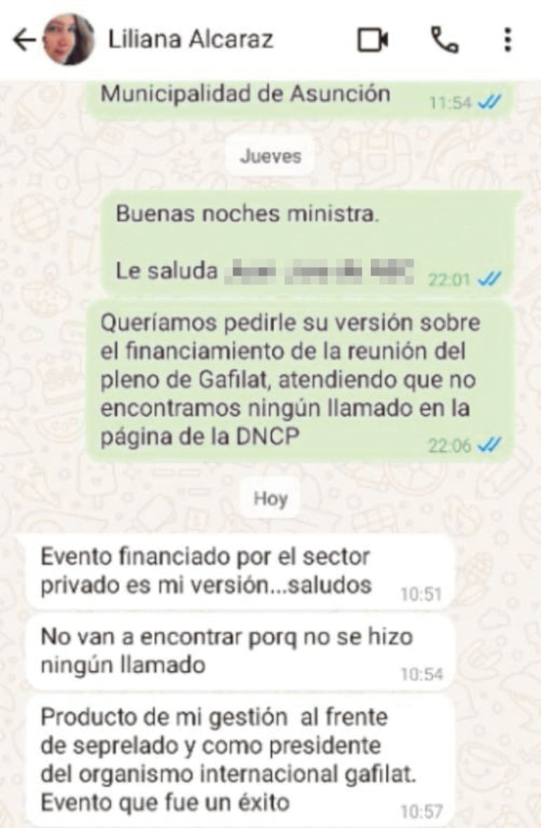 Captura en la cual se observa como  Liliana Alcaraz responde a ABC  que el sector privado financió el evento.