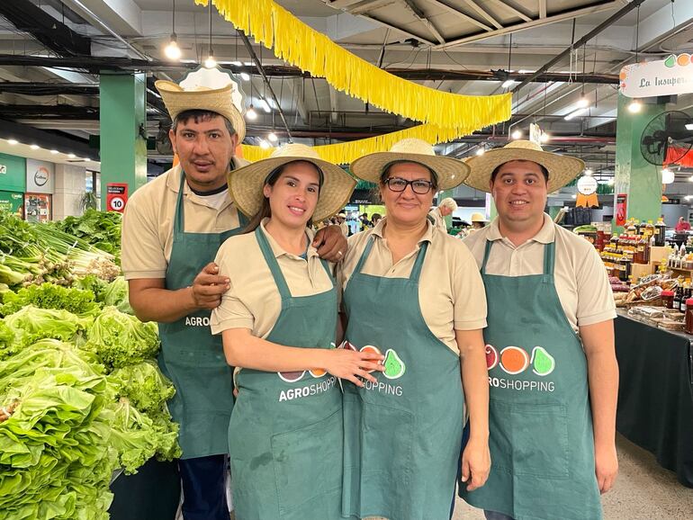 El Agroshopping apoyo al pequeño productor hortícola y a emprendedores nacionales.