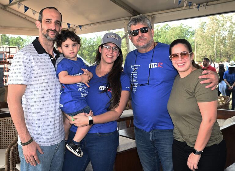 Federico Manavella, Lorenzo Manavella, Andrea Cortazar, Gustavo y Adriana Cortazar.