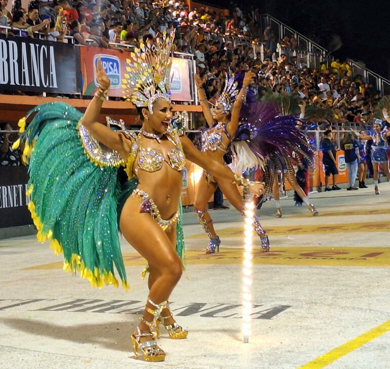 El Carnaval Encarnaceno es un evento emblemático de la ciudad y se suma a los atractivos que convocan a miles de turistas cada verano.