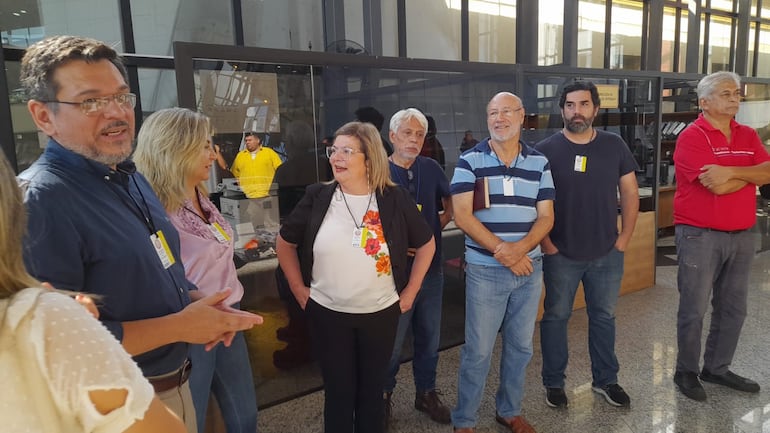 Representantes sindicales se presentaron en el Senado para intentar obtener una audiencia con la mesa directiva.