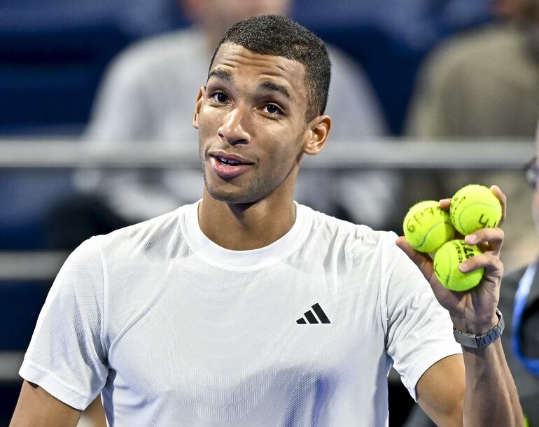 El canadiense Felix Auger-Aliassime, tras eliminar al ruso Daniil Medvedev, buscará el título frente al griego Stefanos Tsitsipas.