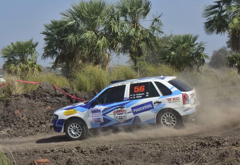 Héctor Colmán y Gustavo Giubi (Volkswagen Gol 1600 cc. Grupo A) fueron los primeros de la RC4L-8V.