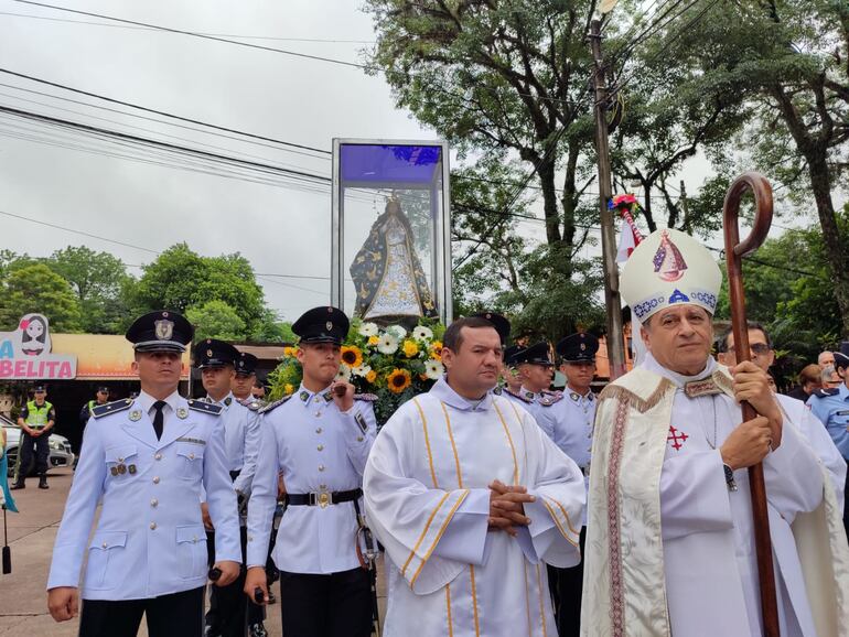 Monseñor Ricardo Valenzuela encabezó la la procesión en honor a la Virgen de Caacupé.