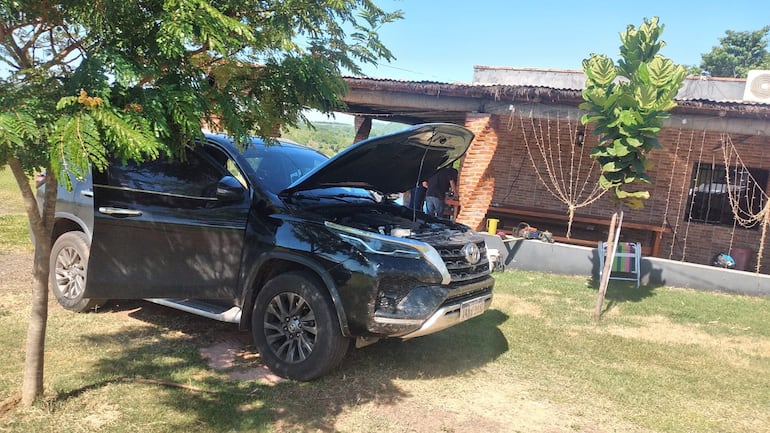 Camioneta Toyota Fortuner incautada en el allanamiento.