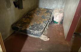 Una de las camas que usaba los trabajadores.