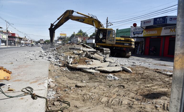 Escasean profesionales para peritar las obras del fallido metrobús  y determinar si hubo daño patrimonial, según la Fiscalía.