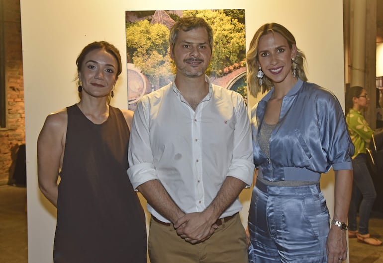 Mónica Castellano, Juan José Ardissone y Chiara Ardissone.