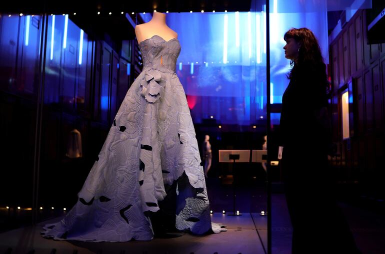 Otro de los vestidos utilizados por Taylor Swift que se exhiben en Londres.