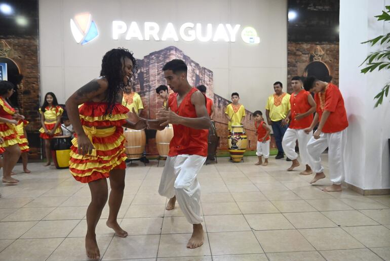 El Grupo Tradicional San Baltazar ofreció un anticipo de su fiesta en Turista Róga.