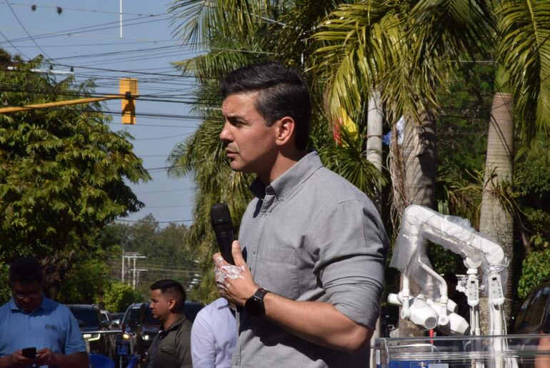 Santiago Peña participó de una jornada de gobierno en Caazapá.