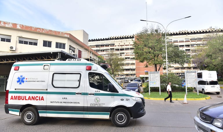 Fachada del Hospital Central del IPS.