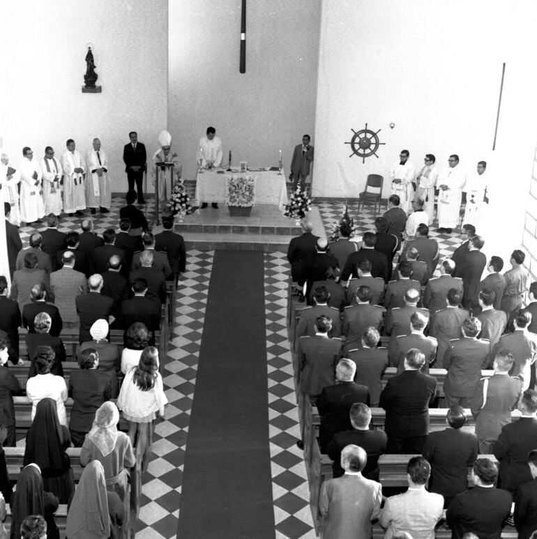 Celebración del Día del Papa en la capilla Stella Maris.