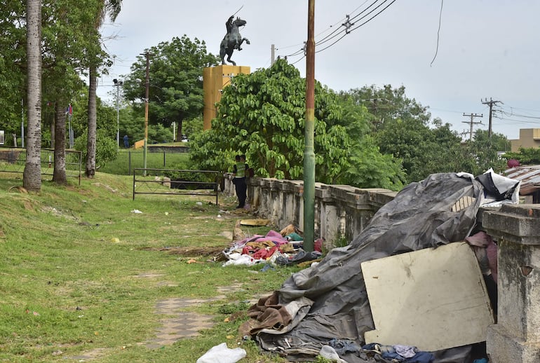 En este estado se encuentra el entorno actual de la emblemática estatua del Mariscal Francisco Solano López, comandante del Ejército Paraguayo durante la Guerra contra la Triple Alianza.