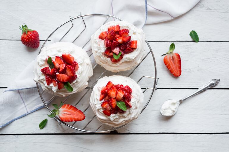 Pavlova con frutillas.