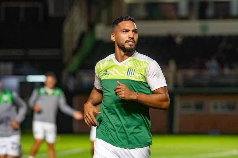 Alejandro Ramón Maciel (27), zaguero central argentino, una de las incorporaciones del campeón.