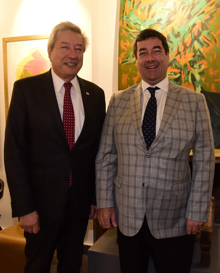 El embajador de Uruguay, Eduardo Bouzout Vignoli y Pablo Sandino.