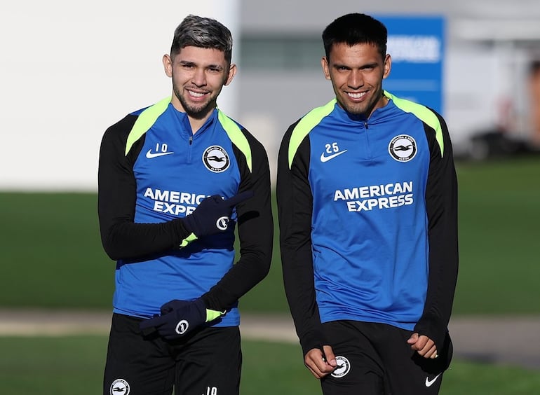 Julio Enciso y Diego Gómez se entrenaron ayer juntos  por primera vez en el Brighton.