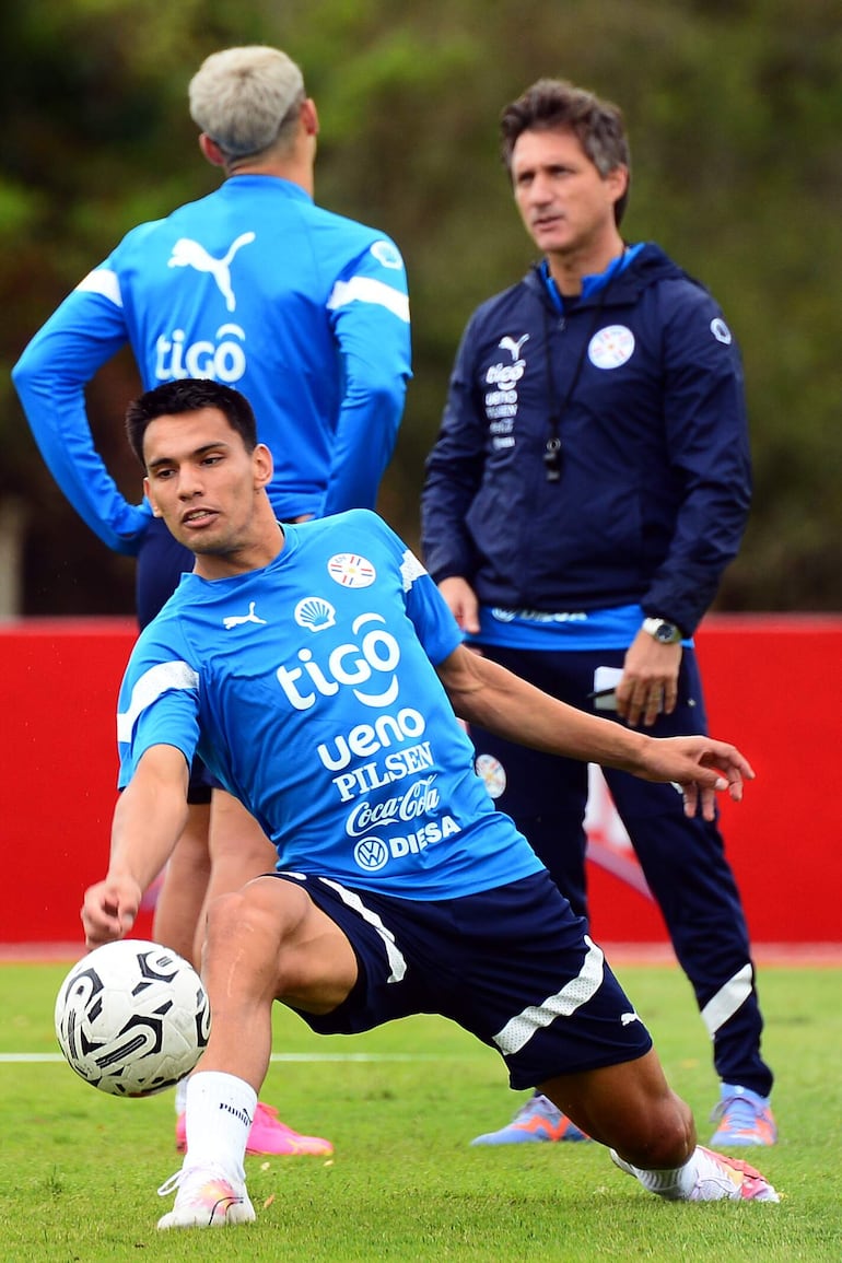 El jugador de Paraguay, Diego Gómez, es titular ante Perú. 