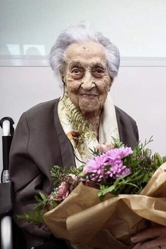 Fotografía de archivo (Olot (Girona), 01/04/2023) de María Branyas Morera, la mujer que desde hacía un año era la persona más anciana del mundo y la octava más longeva de la historia, falleció la madrugada de este lunes en España a los 117 años y 168 días, EFE/ Archivo / Jordi Bedmar