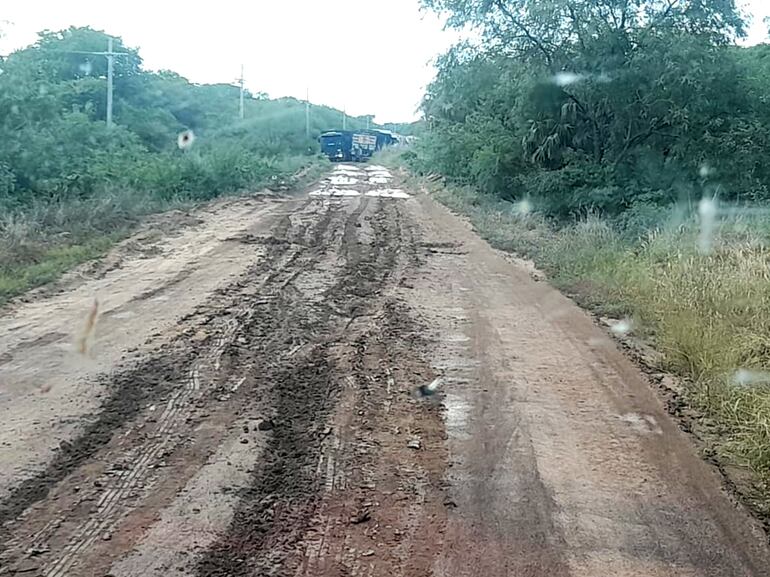 Tramo 65-Toro Pampa, en la zona del Alto Paraguay; tras las lluvias los caminos necesitan ser reparados de urgencia.