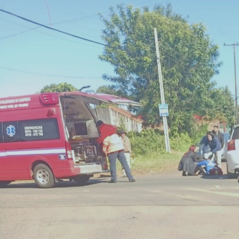 Los accidentados fueron auxiliados hasta el Hospital Distrital de Carapeguá y de ahí traslados al IPS.