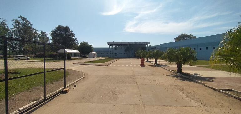 Acceso al Hospital de Policía “Santa Rosa de Lima”  de Coronel Oviedo.