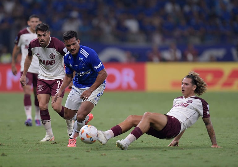 Cruzeiro y Lanús empataron 1-1 en el partido de ida de las semifinales de la Copa Sudamericana