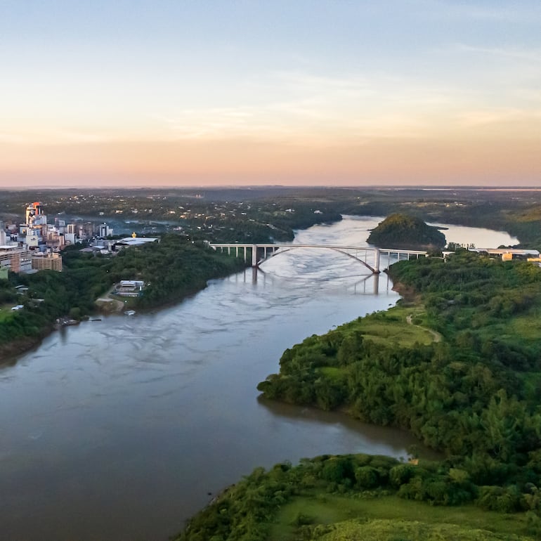 El Puente de la Amistad es uno de los íconos de la Triple Frontera, una de las principales puertas de entrada y salida a Ciudad del Este.