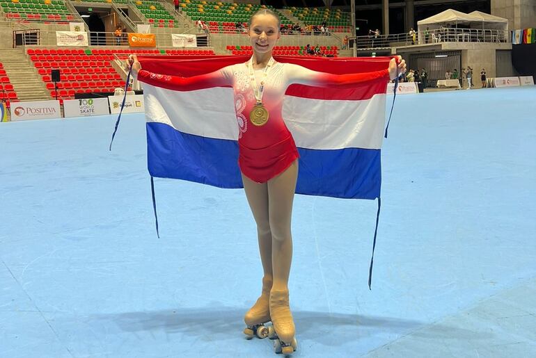 Kathya Soszko, la joven patinadora de 12 años oriunda de Fram, Itapúa, se consagró campeona panamericana en Colombia.