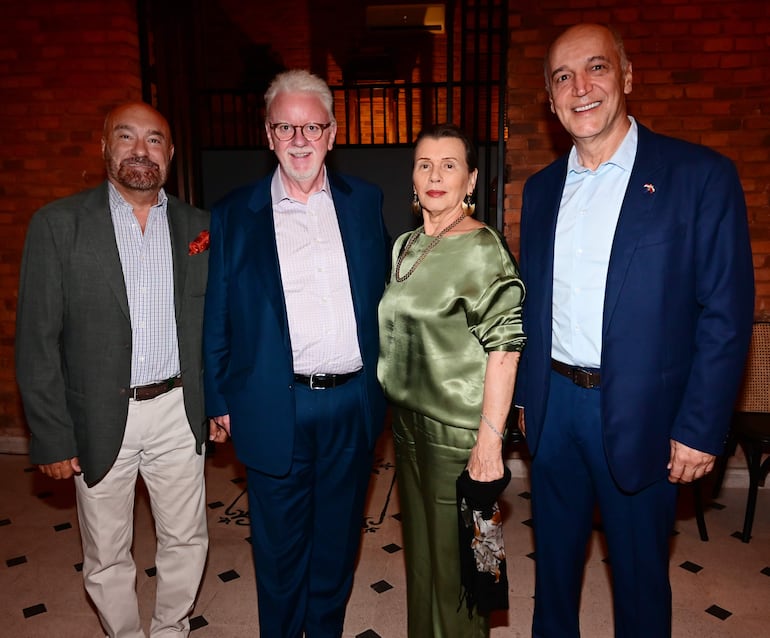 Pierre-Christian Soccoja, embajador de Francia en Paraguay, Conor McEnroy, Maris Llorens y Alex Hammoud. 