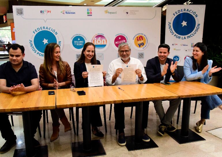 Firma del acuerdo para fomentar la inclusión en las corridas.