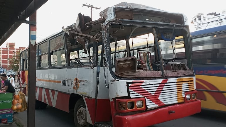 Accidente de tránsito en San Lorenzo entre buses que terminó en pelea de pasajeros.