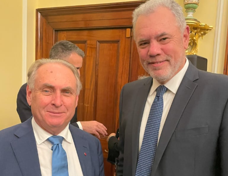 Jefe de Misión de la Embajada del Paraguay, Armando Fernández Galté, con el ministro de Comercio y Turismo de Australia Honorable Senador Don Farrell.