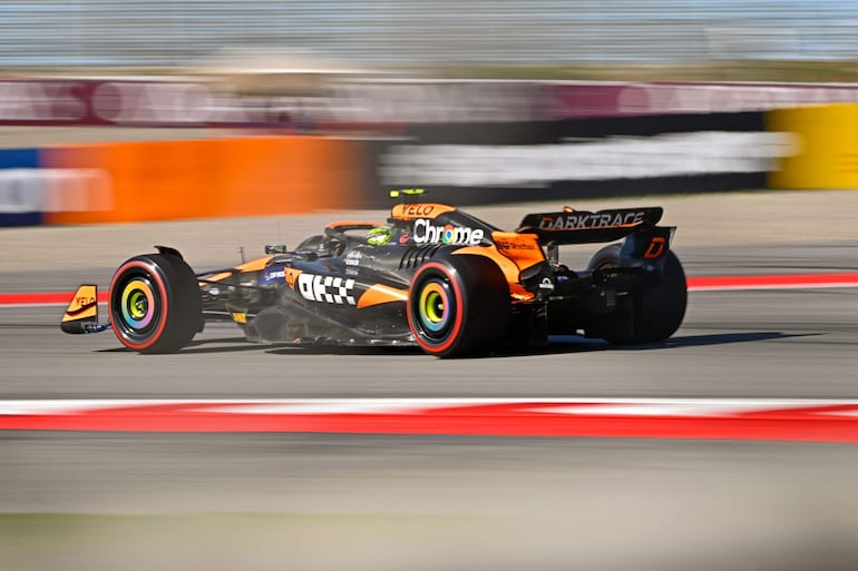 El McLaren del británico Lando Norris en el primer ensayo libre del Gran Premio de España de la Fórmula 1 en el circuito de Montmelo, en Barcelona España.