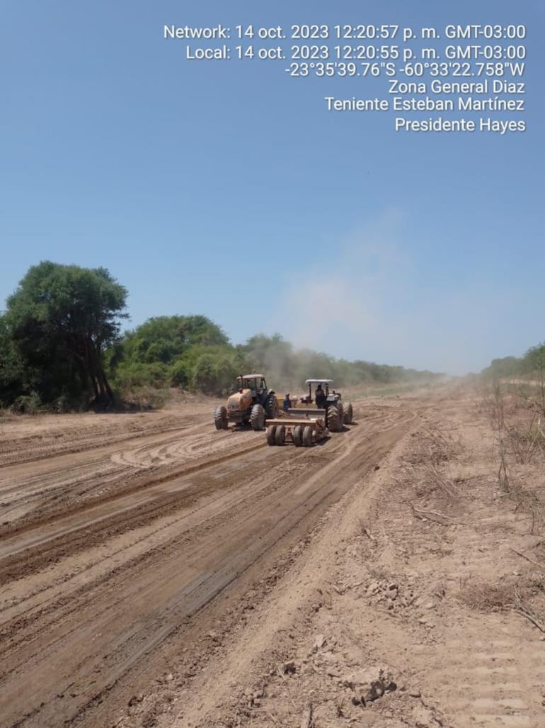 Maquinarias trabajando en la zona del Pilcomayo, con miras a faciltitar el escurrimiento de las aguas, cuando lleguen las lluvias.