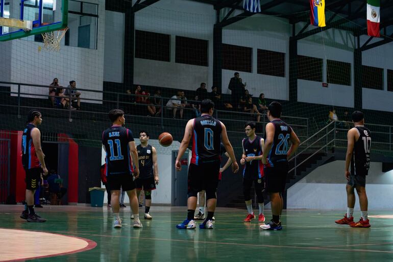 El básquetbol también es otra de las modalidades en competencia. 