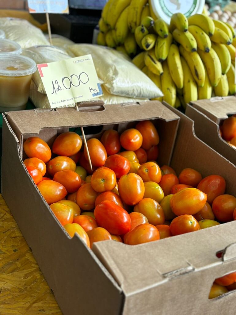 Abundancia de frutas y verduras. 