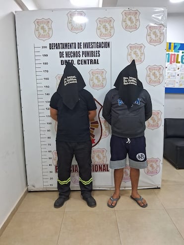 Detenidos dos guardias de seguridad por robo de fertilizantes.